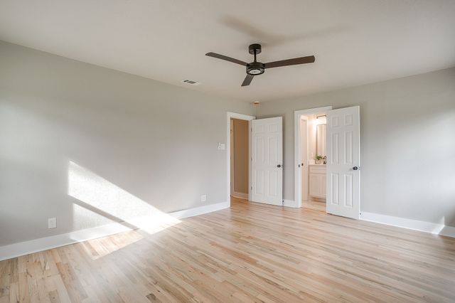 103 Vanshire Road W, Lakeside, TX 76108