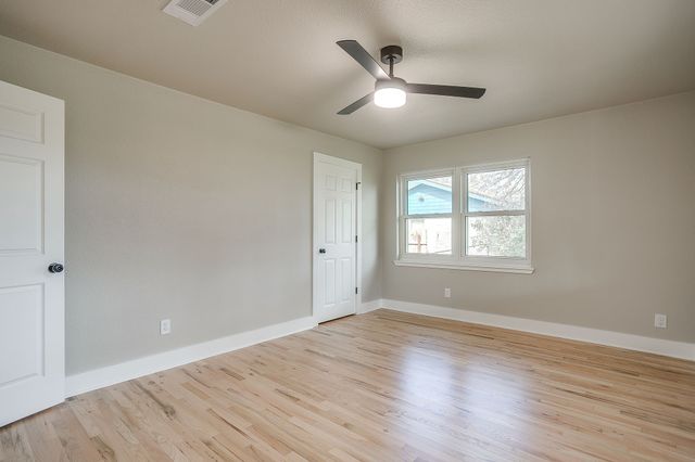 103 Vanshire Road W, Lakeside, TX 76108