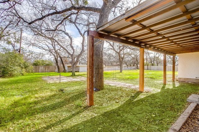 103 Vanshire Road W, Lakeside, TX 76108