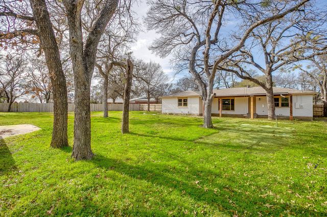 103 Vanshire Road W, Lakeside, TX 76108