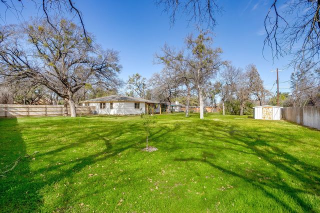 103 Vanshire Road W, Lakeside, TX 76108