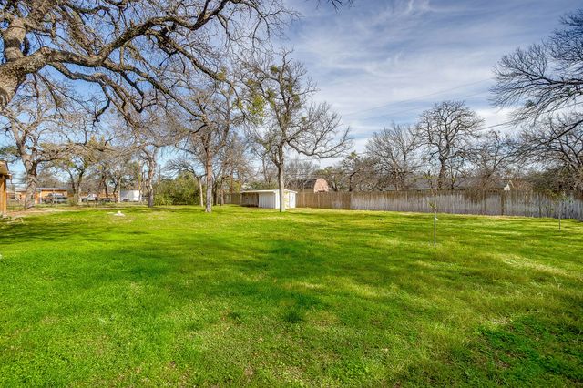 103 Vanshire Road W, Lakeside, TX 76108