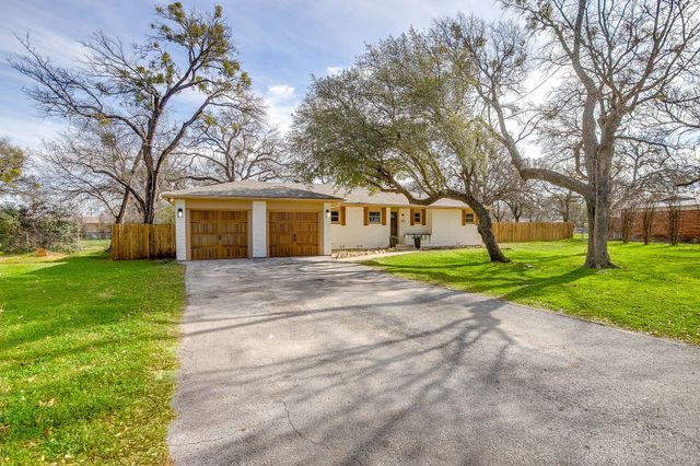 103 Vanshire Road W, Lakeside, TX 76108