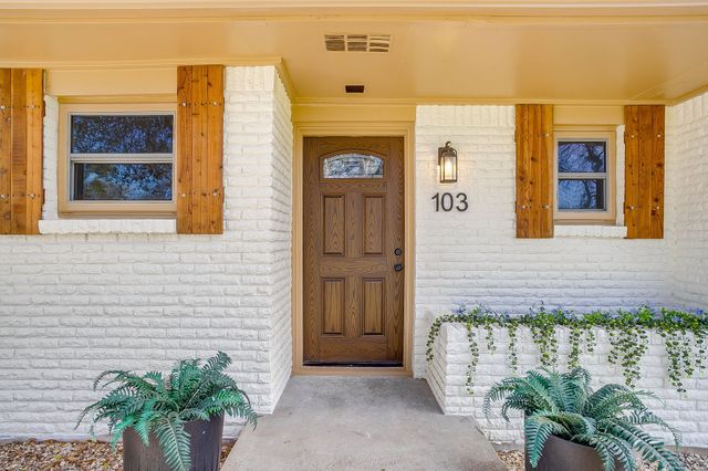 103 Vanshire Road W, Lakeside, TX 76108