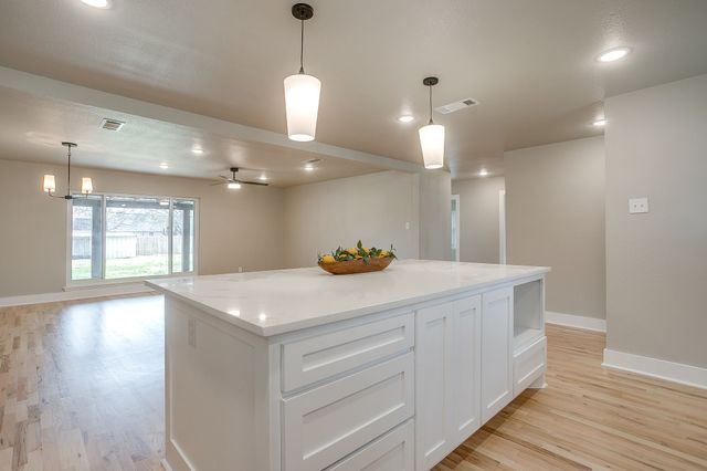 103 Vanshire Road W, Lakeside, TX 76108