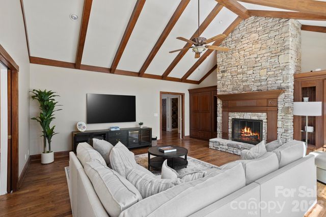 106 Farwood Court, Flat Rock, NC 28731