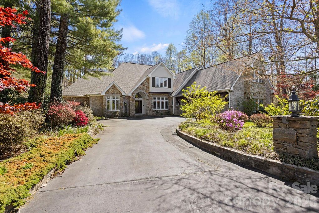 106 Farwood Court, Flat Rock, NC 28731