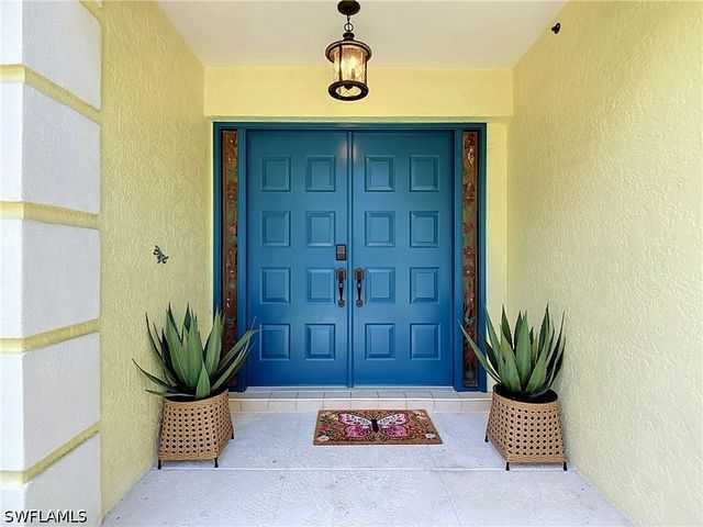 812 102nd AVE N, Naples, FL 34108