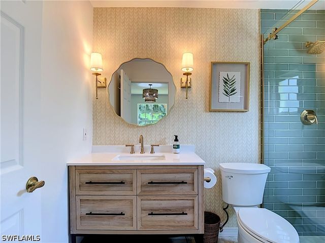 812 102nd AVE N, Naples, FL 34108