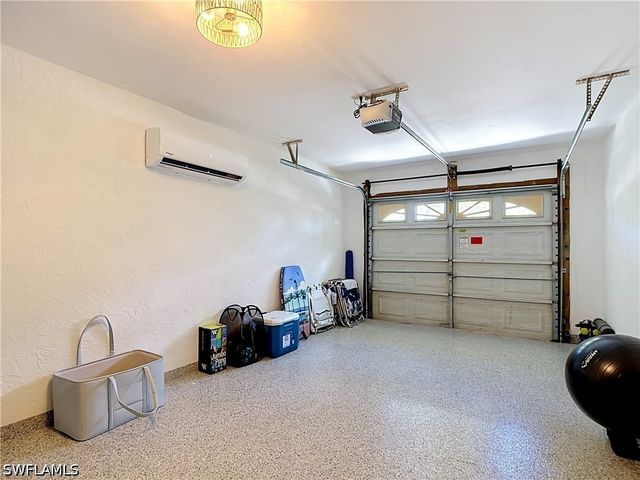 812 102nd AVE N, Naples, FL 34108