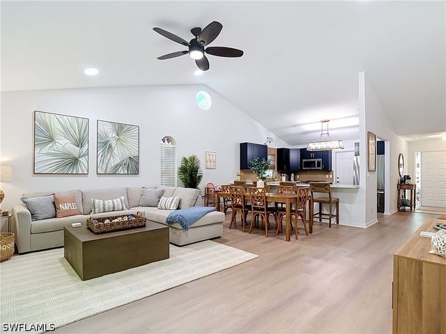 812 102nd AVE N, Naples, FL 34108