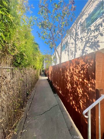 1813 9th Street, Santa Monica, CA 90404