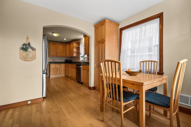 5706 N Mozart Street, Chicago, IL 60659