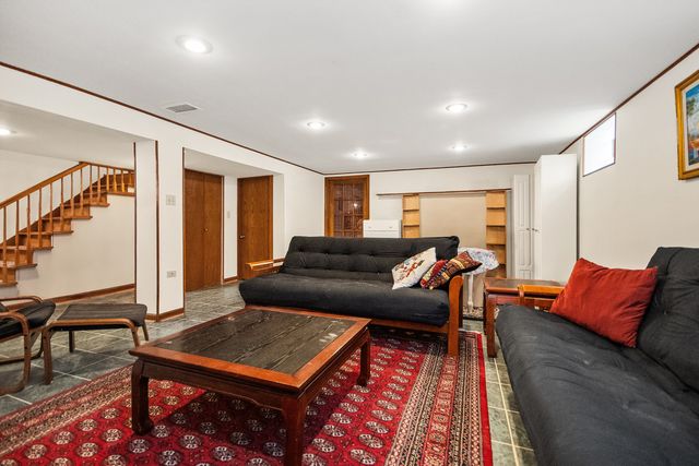 5706 N Mozart Street, Chicago, IL 60659