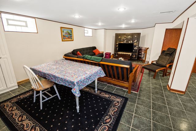 5706 N Mozart Street, Chicago, IL 60659