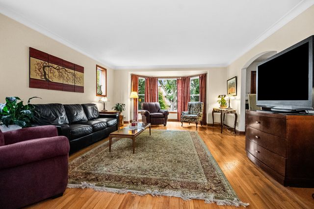 5706 N Mozart Street, Chicago, IL 60659