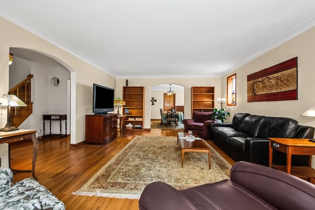 5706 N Mozart Street, Chicago, IL 60659