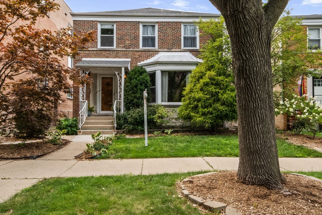 5706 N Mozart Street, Chicago, IL 60659