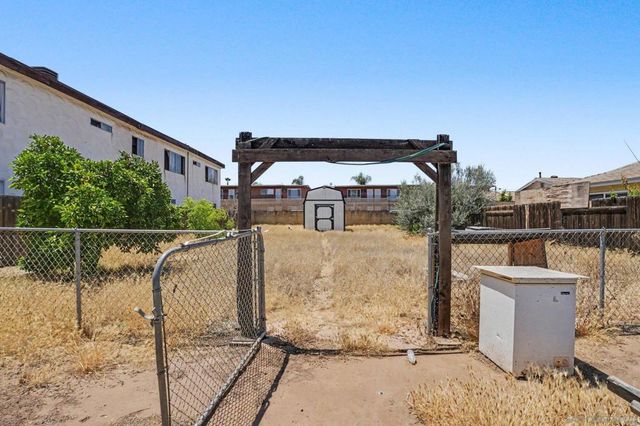 1367 E Madison Ave, El Cajon, CA 92021