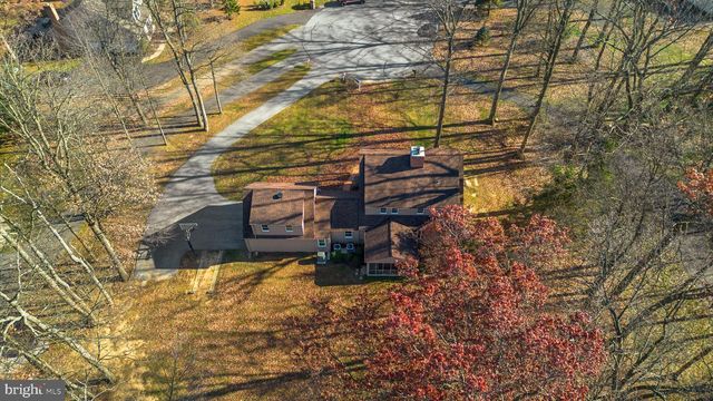 2472 FAIRWAY OAKS CT, Hampstead, MD 21074