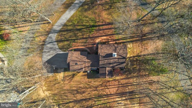 2472 FAIRWAY OAKS CT, Hampstead, MD 21074