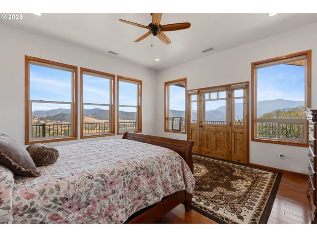 1757 RIDDLE BY PASS Rd, Riddle, OR 97469