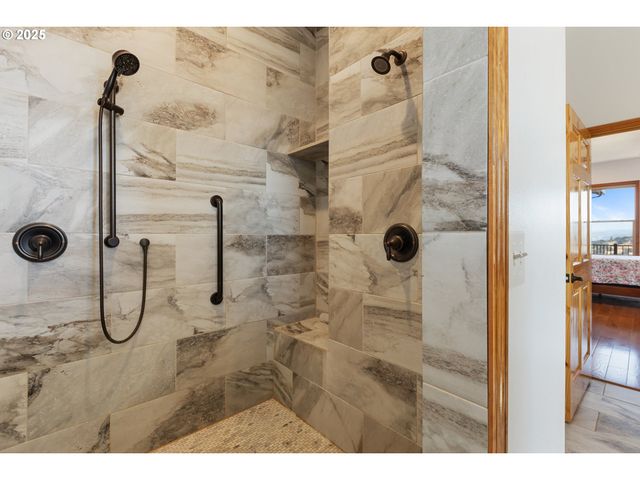 1757 RIDDLE BY PASS Rd, Riddle, OR 97469