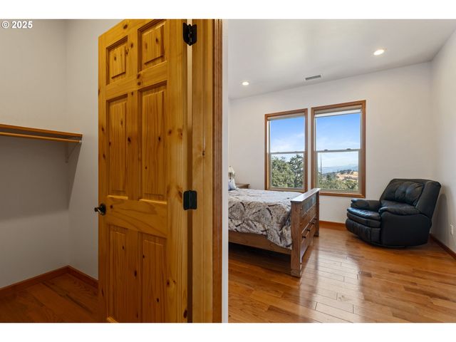 1757 RIDDLE BY PASS Rd, Riddle, OR 97469