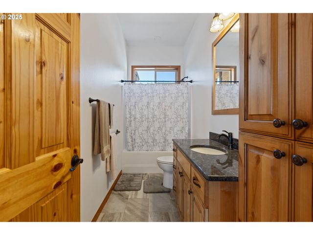 1757 RIDDLE BY PASS Rd, Riddle, OR 97469