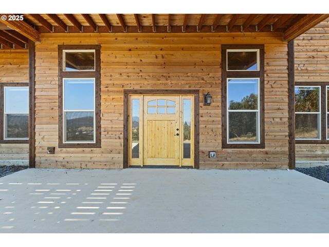 1757 RIDDLE BY PASS Rd, Riddle, OR 97469