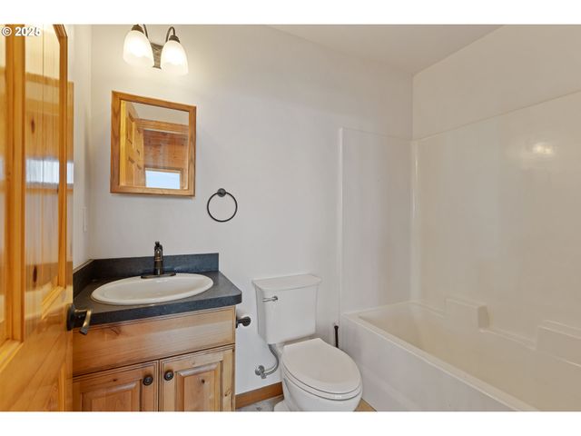 1757 RIDDLE BY PASS Rd, Riddle, OR 97469