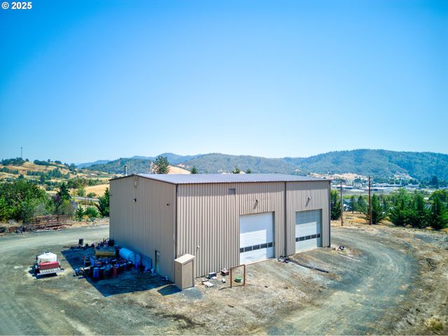 1757 RIDDLE BY PASS Rd, Riddle, OR 97469