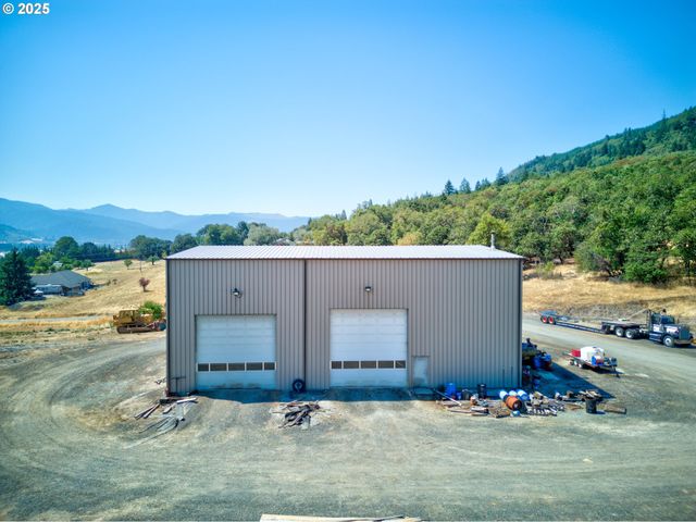 1757 RIDDLE BY PASS Rd, Riddle, OR 97469