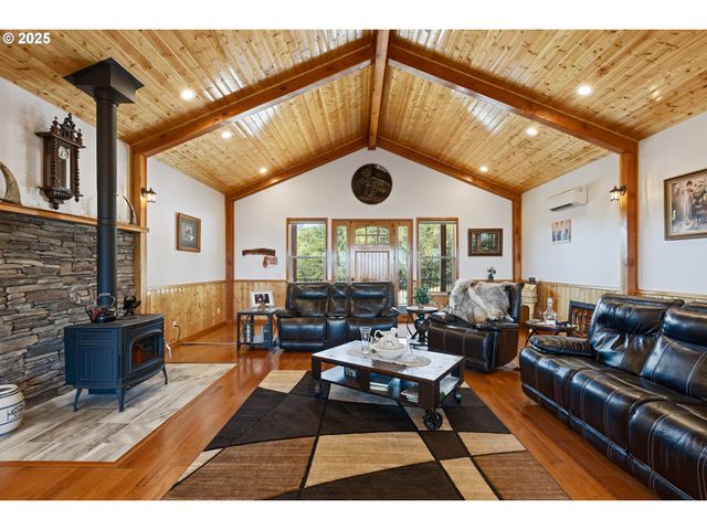 1757 RIDDLE BY PASS Rd, Riddle, OR 97469