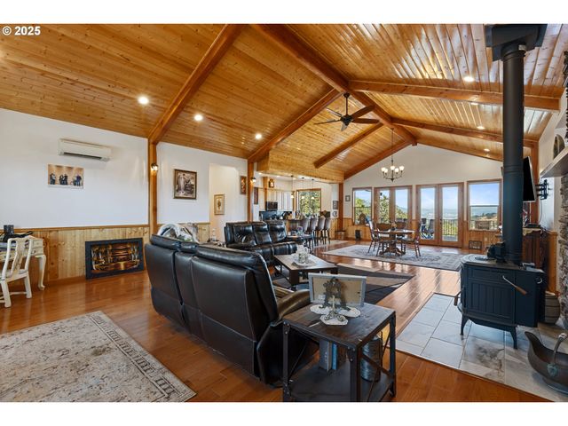 1757 RIDDLE BY PASS Rd, Riddle, OR 97469