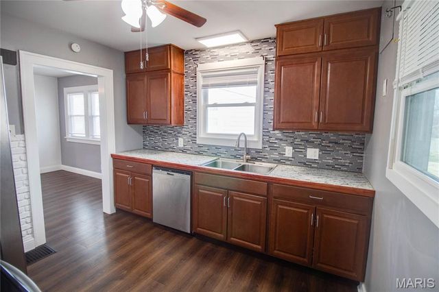 1913 State Street, Alton, IL 62002