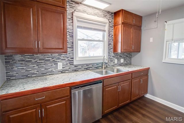 1913 State Street, Alton, IL 62002