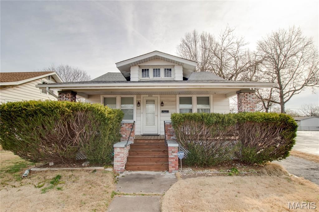 1913 State Street, Alton, IL 62002