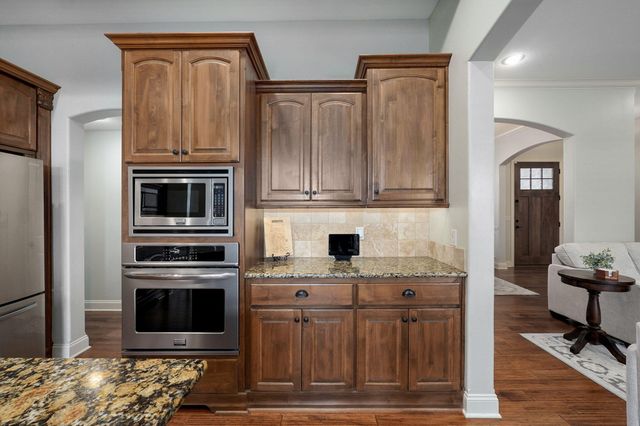 2714 E Cherrybark Street, Springfield, MO 65804