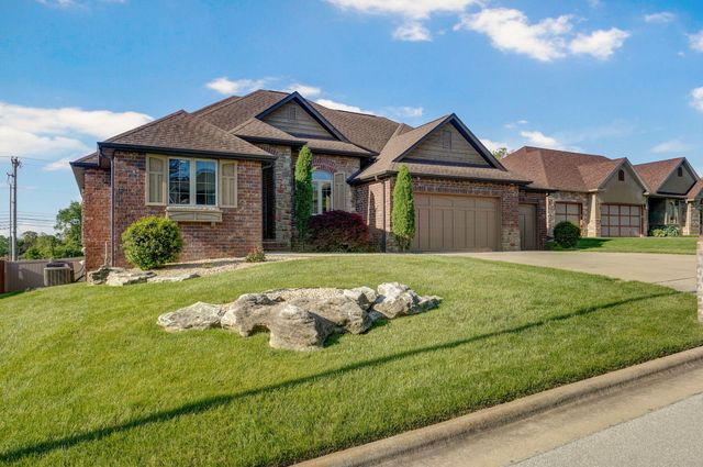 2714 E Cherrybark Street, Springfield, MO 65804