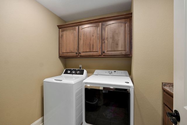 2714 E Cherrybark Street, Springfield, MO 65804