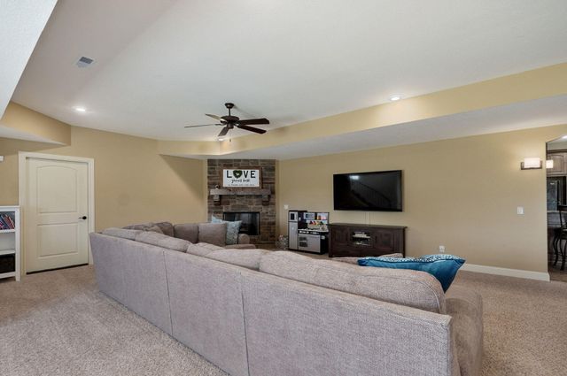 2714 E Cherrybark Street, Springfield, MO 65804
