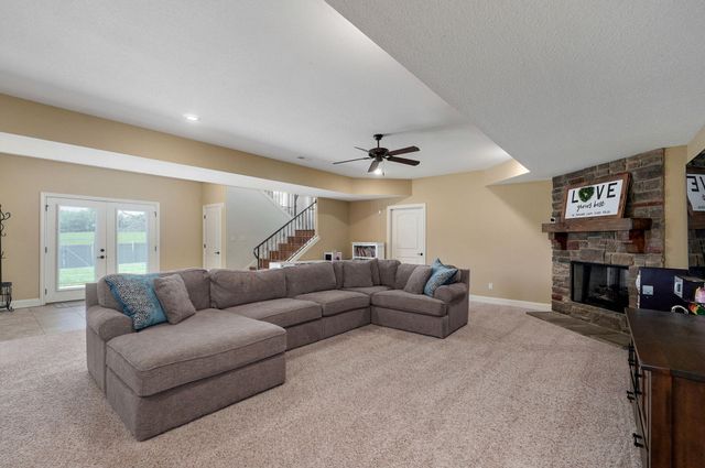 2714 E Cherrybark Street, Springfield, MO 65804