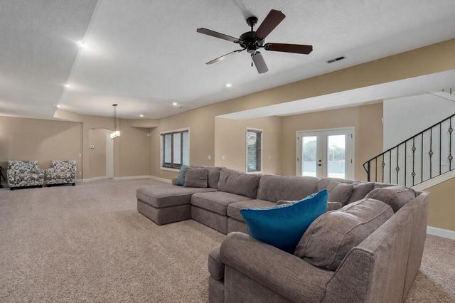 2714 E Cherrybark Street, Springfield, MO 65804