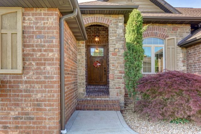 2714 E Cherrybark Street, Springfield, MO 65804