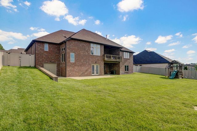 2714 E Cherrybark Street, Springfield, MO 65804