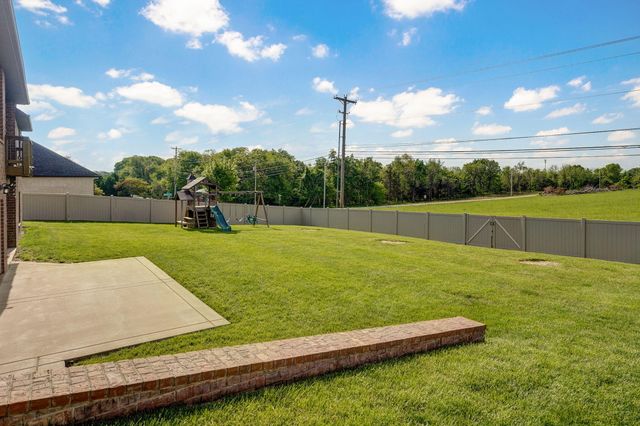 2714 E Cherrybark Street, Springfield, MO 65804