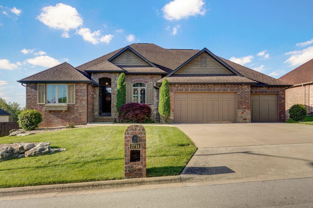 2714 E Cherrybark Street, Springfield, MO 65804