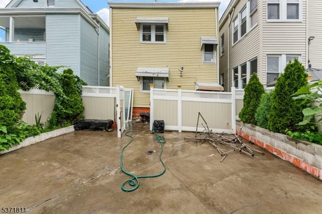 313 E 18Th St, Paterson City, NJ 07524