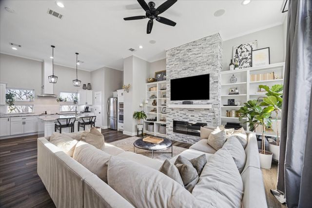 2108 Oatfield Drive, Houston, TX 77018